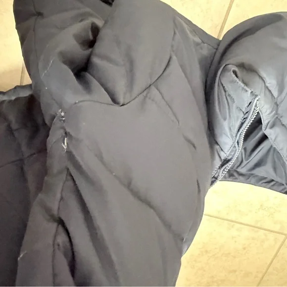 2 Jackets Down Abercrombie & Fitch and Hollister  Girls Puffer Down Vest. XS - Picture 8 of 10